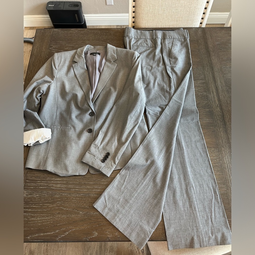Ann Taylor 14 summer weight suit grey